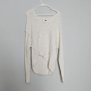 Universal Thread Cream V-Neck Sweater